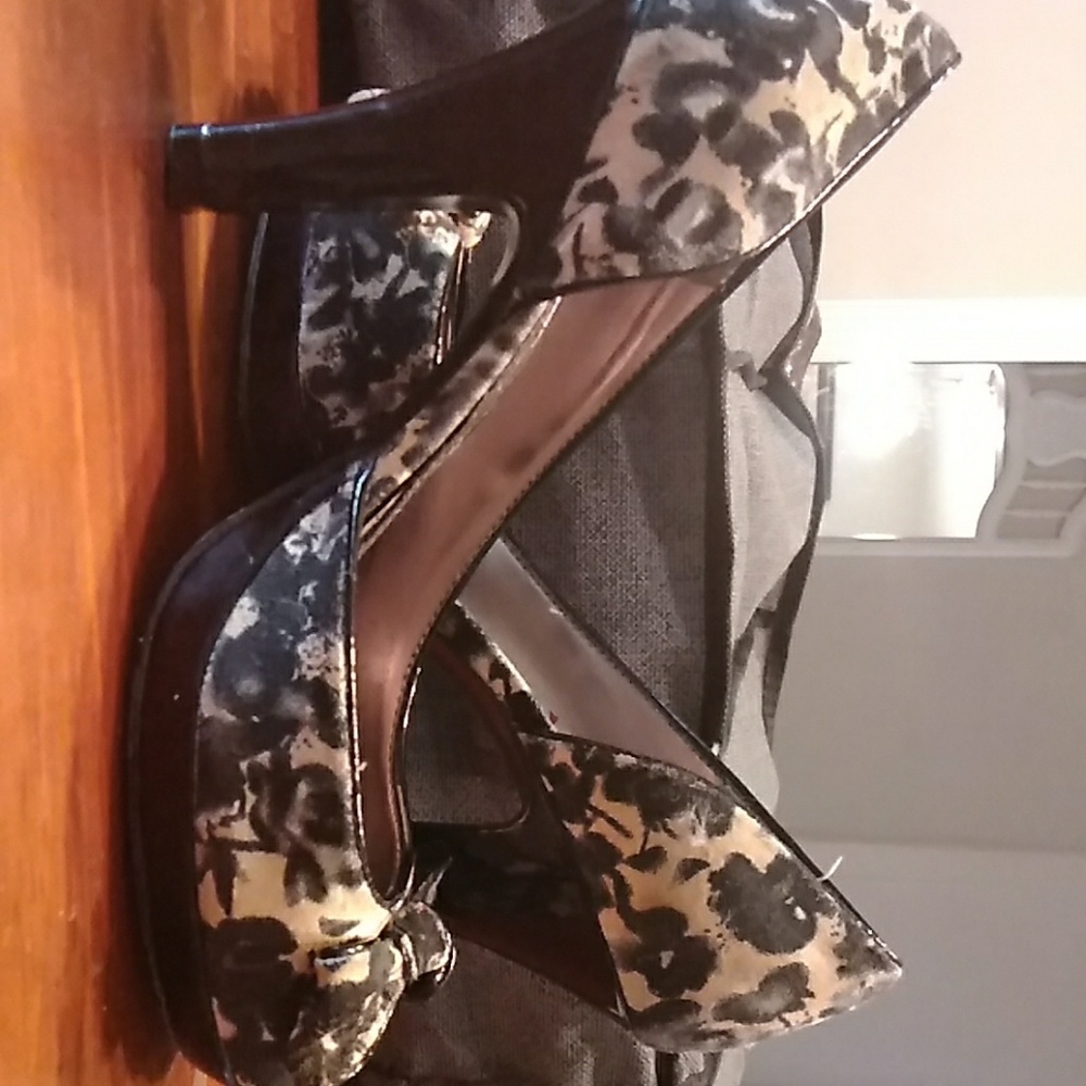 Unlisted Bowie floral Print Peep toe heels 8.5
